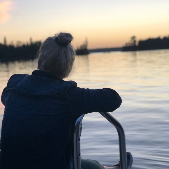 Meet your Posher, Julie - Picture 1 of 1